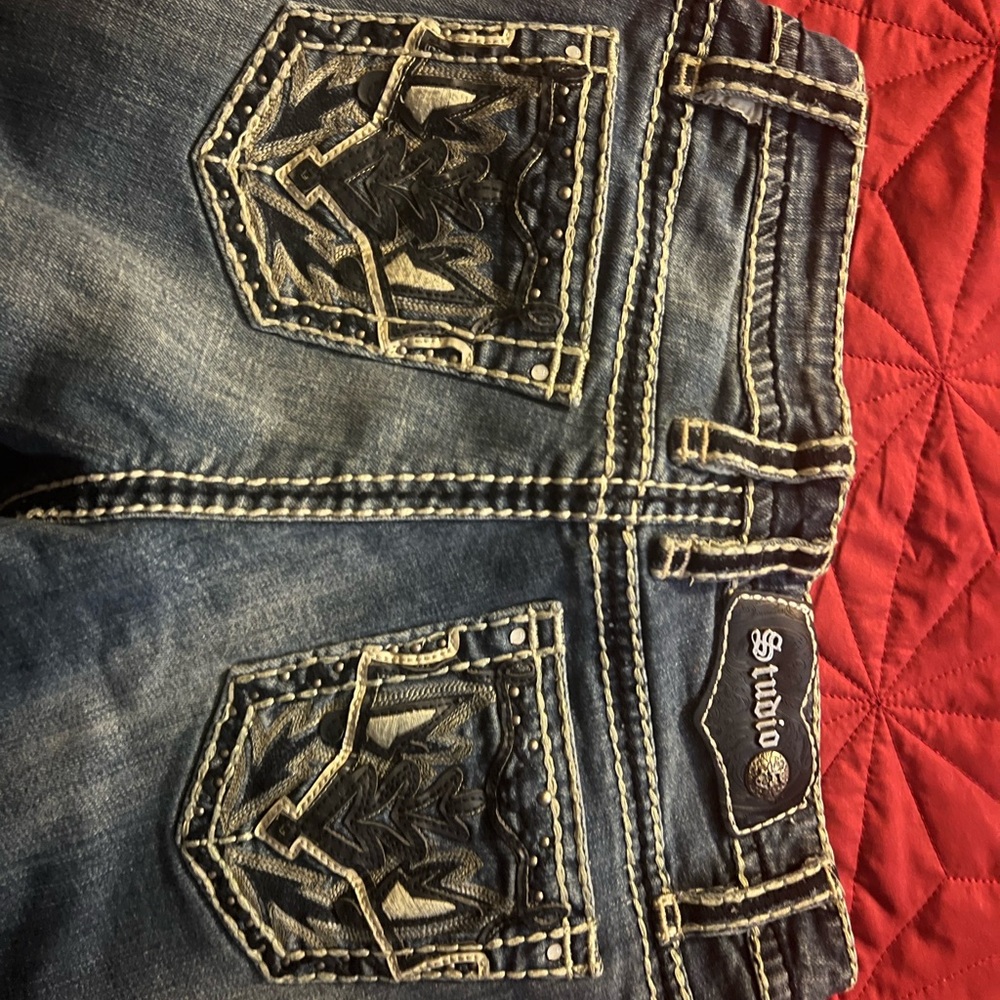 Studio Women's Blue Jeans with Embroidered Pockets